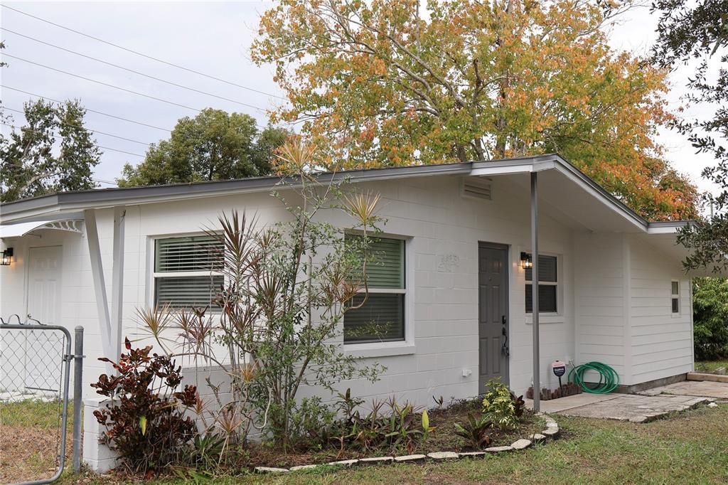 For Sale: $315,000 (2 beds, 2 baths, 828 Square Feet)