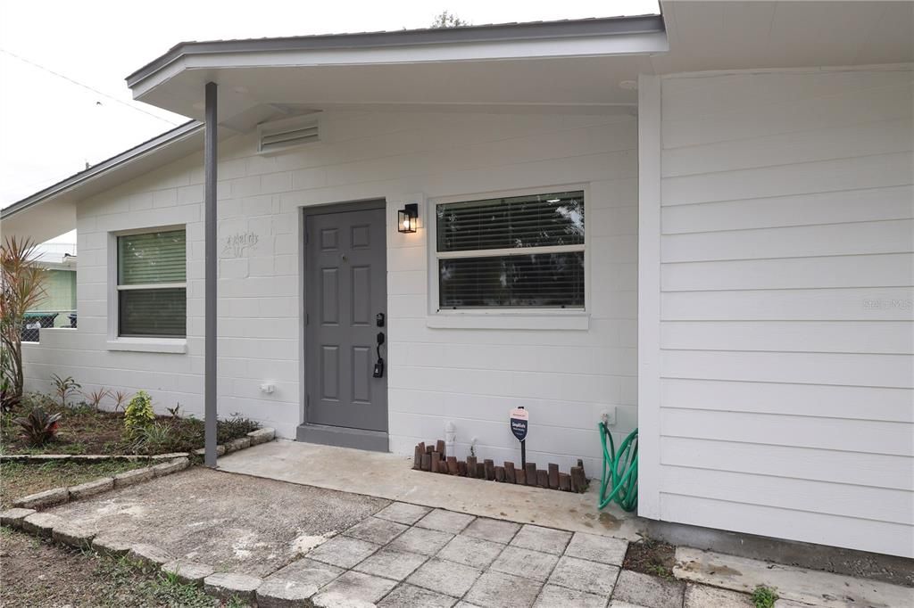 For Sale: $315,000 (2 beds, 2 baths, 828 Square Feet)