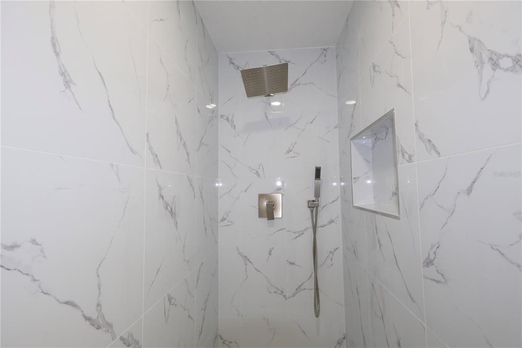 For Sale: $315,000 (2 beds, 2 baths, 828 Square Feet)