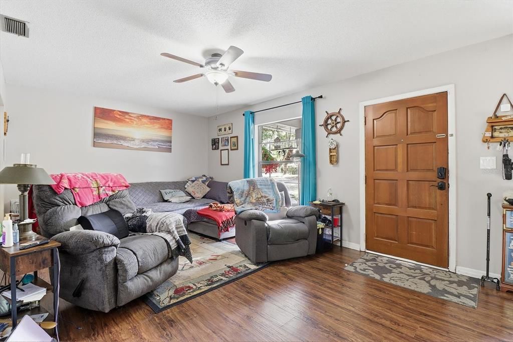 На продажу: $340,000 (3 спален, 2 ванн, 1932 Квадратных фут)