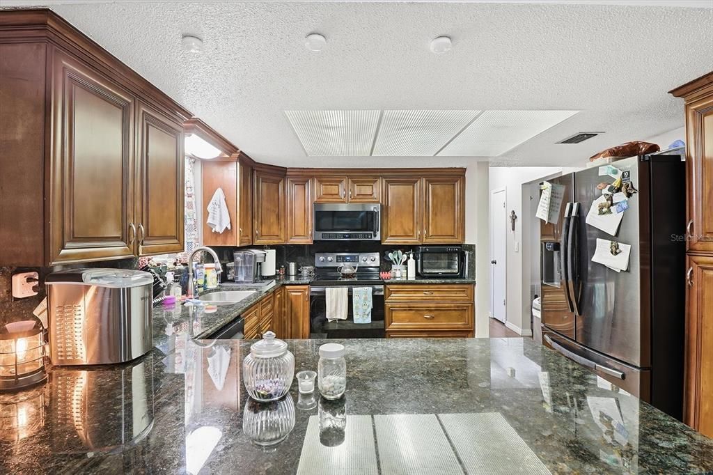 На продажу: $340,000 (3 спален, 2 ванн, 1932 Квадратных фут)