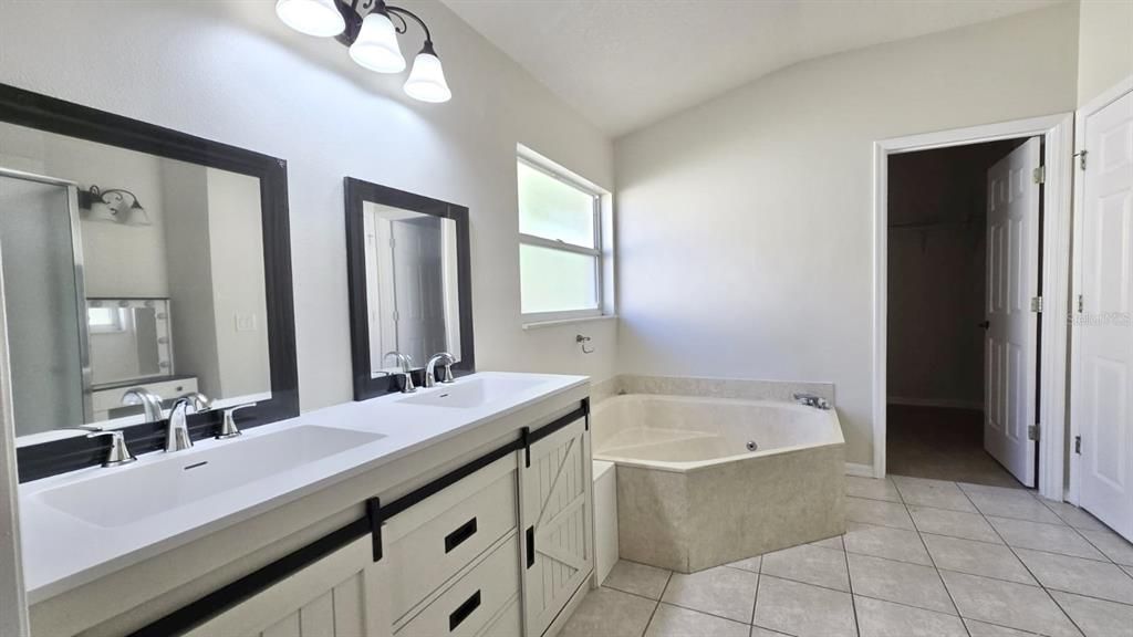 На продажу: $429,900 (4 спален, 2 ванн, 2230 Квадратных фут)