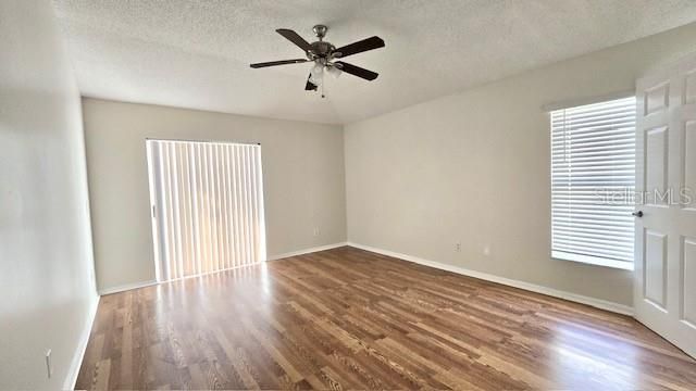 На продажу: $429,900 (4 спален, 2 ванн, 2230 Квадратных фут)