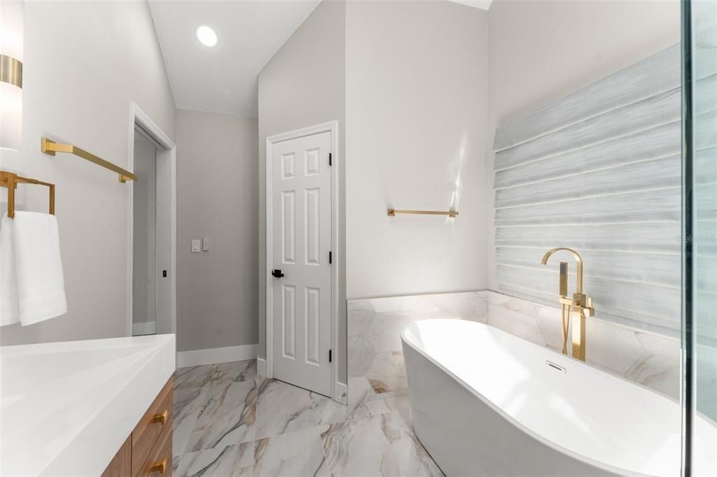 En Venta: $1,224,000 (4 camas, 3 baños, 2791 Pies cuadrados)