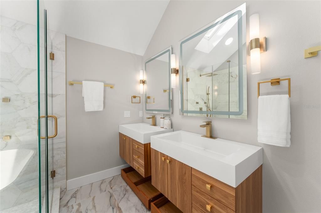 En Venta: $1,224,000 (4 camas, 3 baños, 2791 Pies cuadrados)