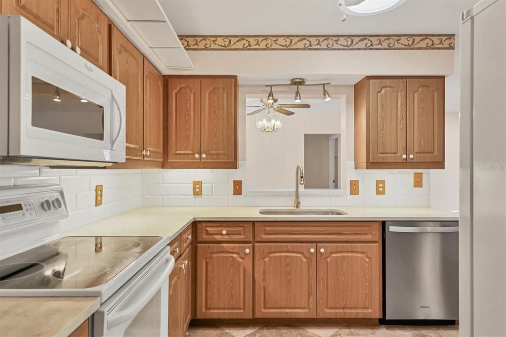 For Sale: $355,000 (3 beds, 2 baths, 1584 Square Feet)