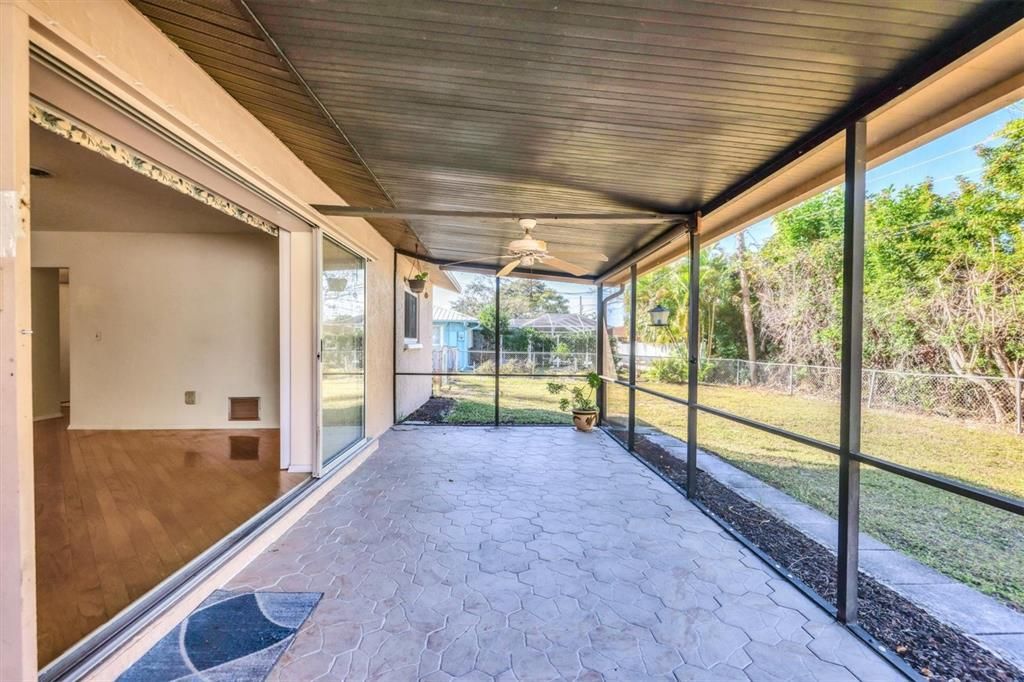 For Sale: $355,000 (3 beds, 2 baths, 1584 Square Feet)