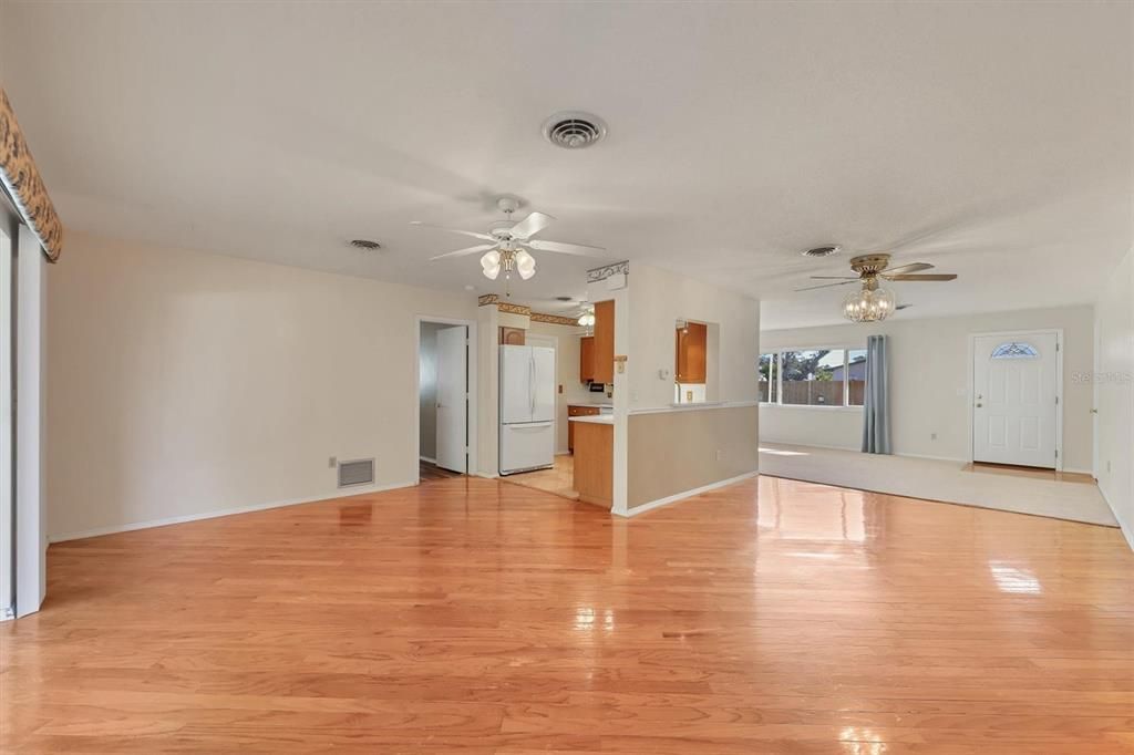 For Sale: $355,000 (3 beds, 2 baths, 1584 Square Feet)