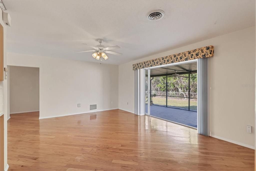 For Sale: $355,000 (3 beds, 2 baths, 1584 Square Feet)