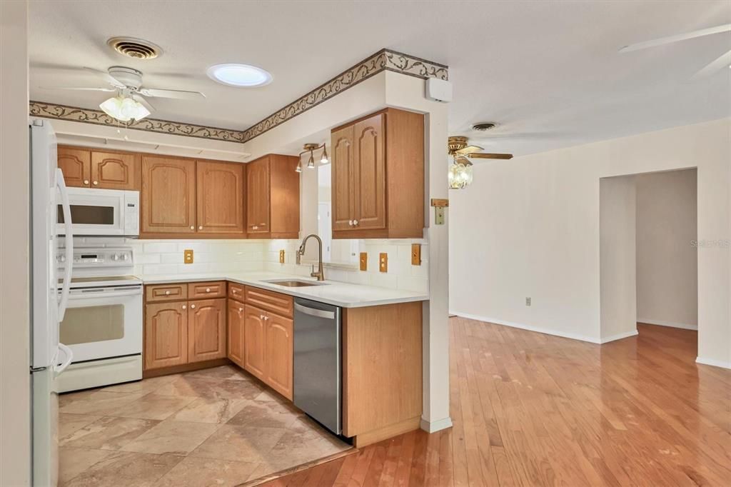 For Sale: $355,000 (3 beds, 2 baths, 1584 Square Feet)