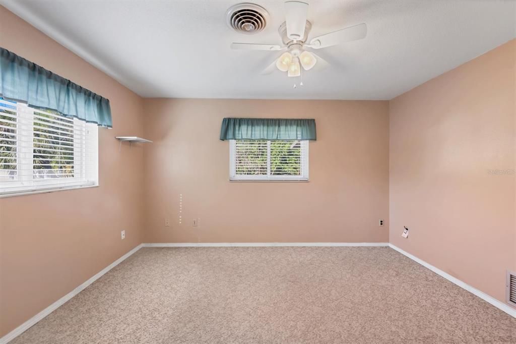 For Sale: $355,000 (3 beds, 2 baths, 1584 Square Feet)