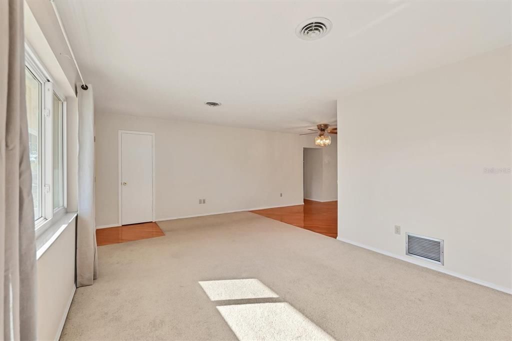 For Sale: $355,000 (3 beds, 2 baths, 1584 Square Feet)