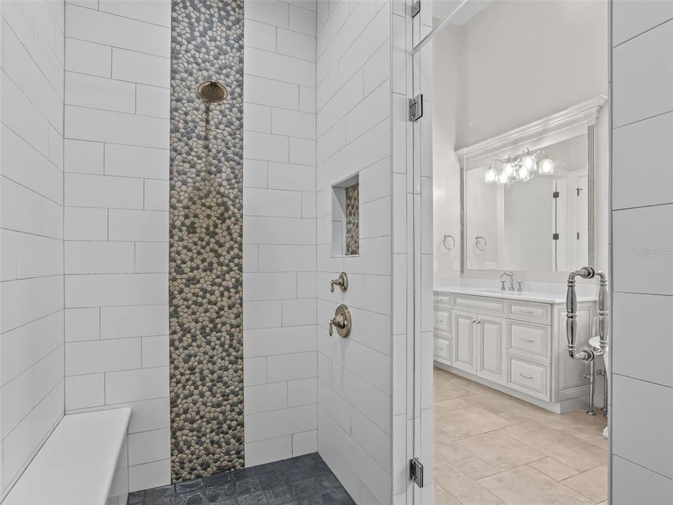 En Venta: $3,599,000 (5 camas, 5 baños, 4002 Pies cuadrados)