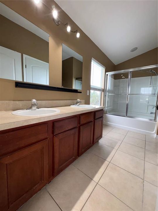 For Rent: $1,900 (2 beds, 2 baths, 1259 Square Feet)