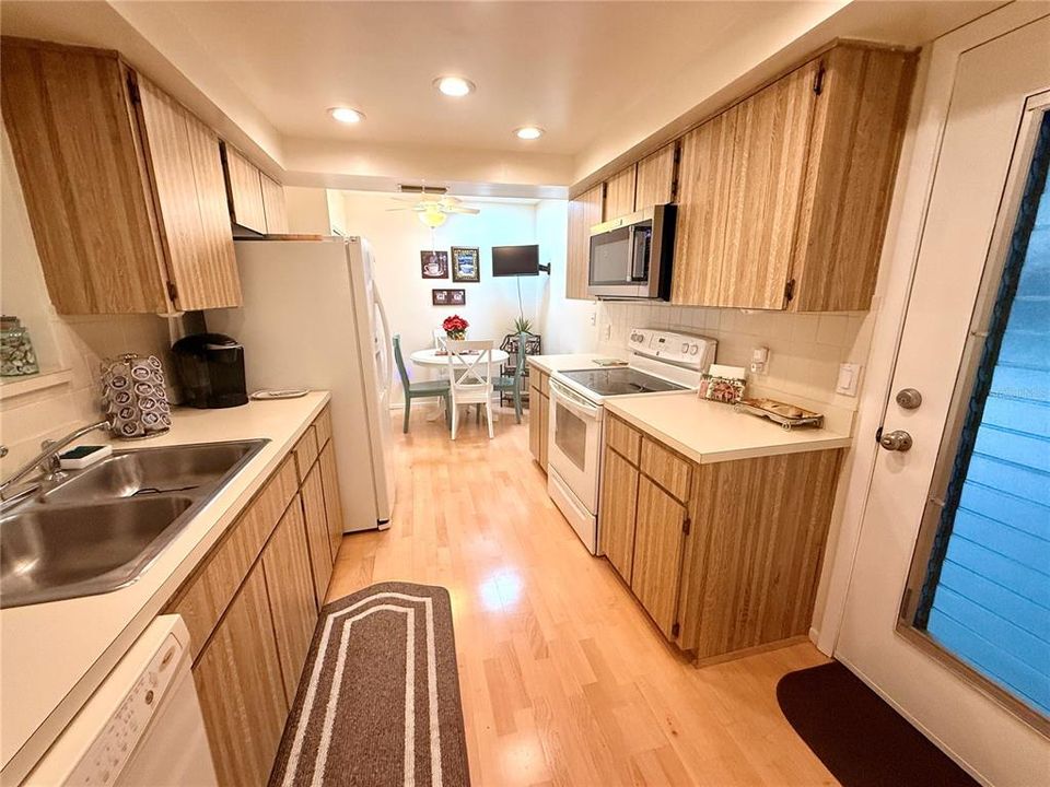 En Venta: $200,000 (2 camas, 2 baños, 1372 Pies cuadrados)