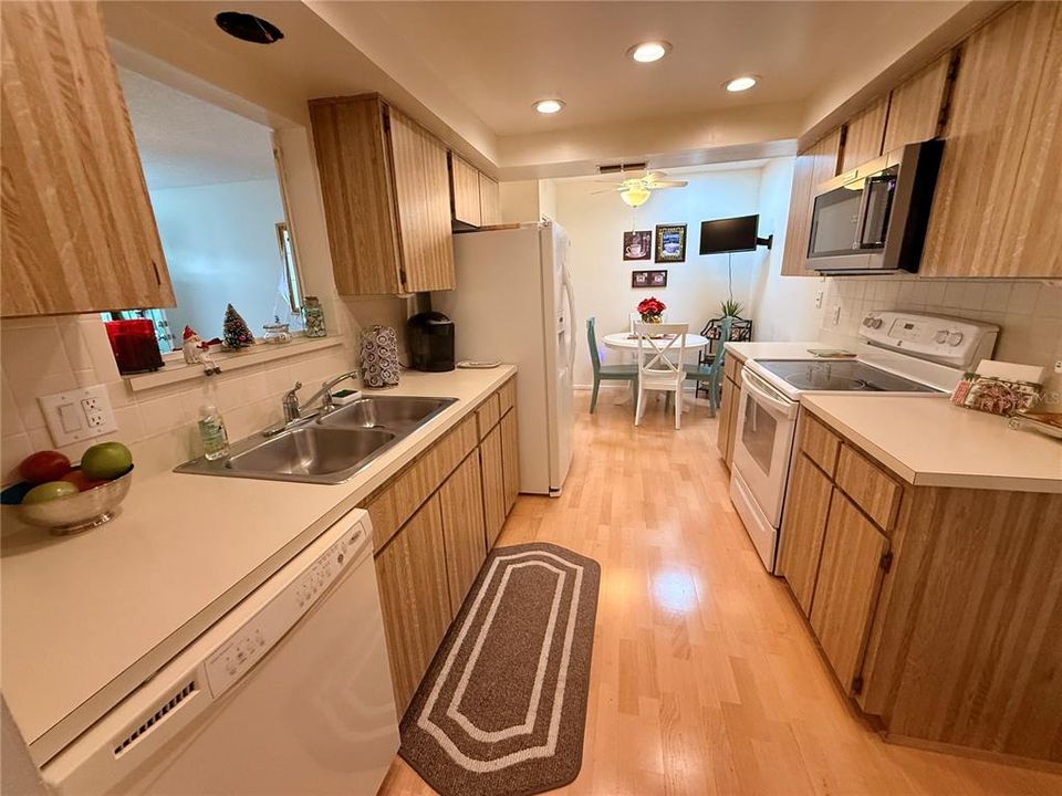 En Venta: $200,000 (2 camas, 2 baños, 1372 Pies cuadrados)