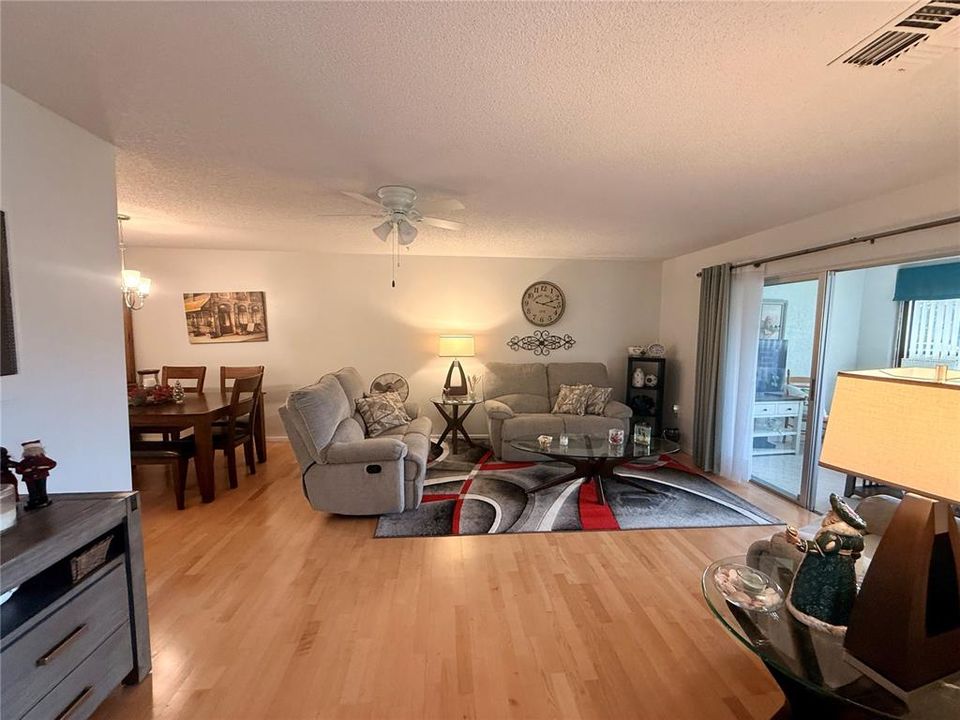 En Venta: $200,000 (2 camas, 2 baños, 1372 Pies cuadrados)