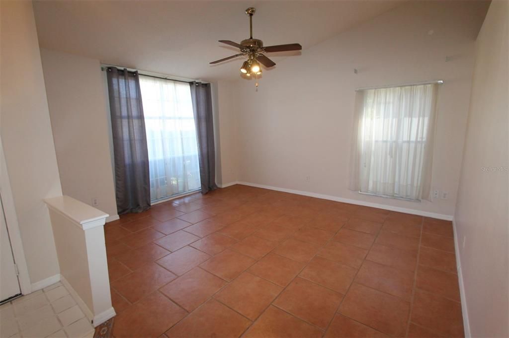 В аренду: $2,250 (3 спален, 2 ванн, 1568 Квадратных фут)