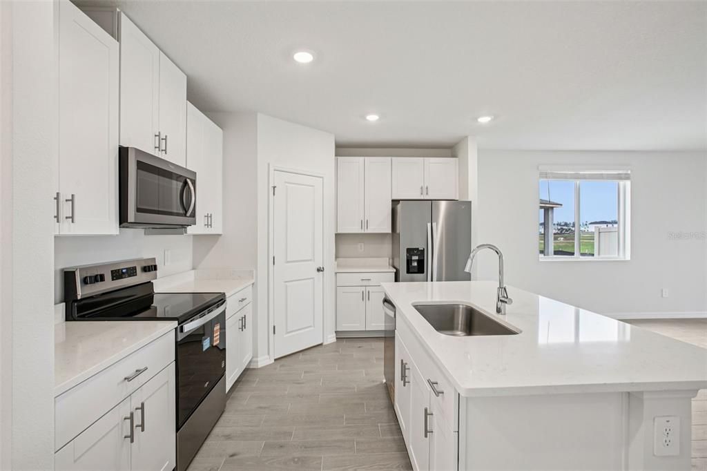 На продажу: $455,540 (4 спален, 2 ванн, 2503 Квадратных фут)