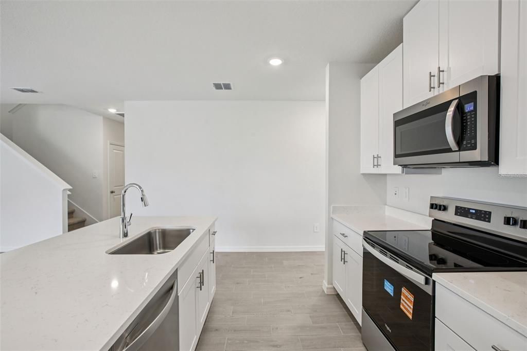 На продажу: $455,540 (4 спален, 2 ванн, 2503 Квадратных фут)