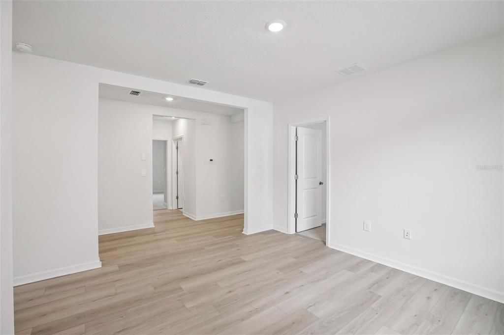 На продажу: $428,030 (4 спален, 3 ванн, 2193 Квадратных фут)