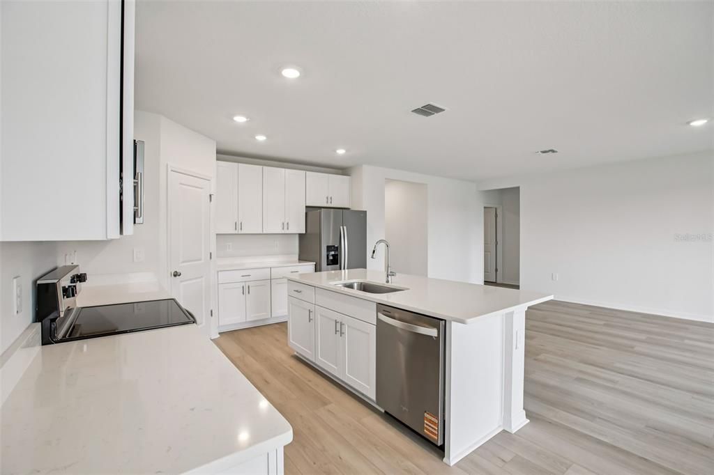 На продажу: $428,030 (4 спален, 3 ванн, 2193 Квадратных фут)