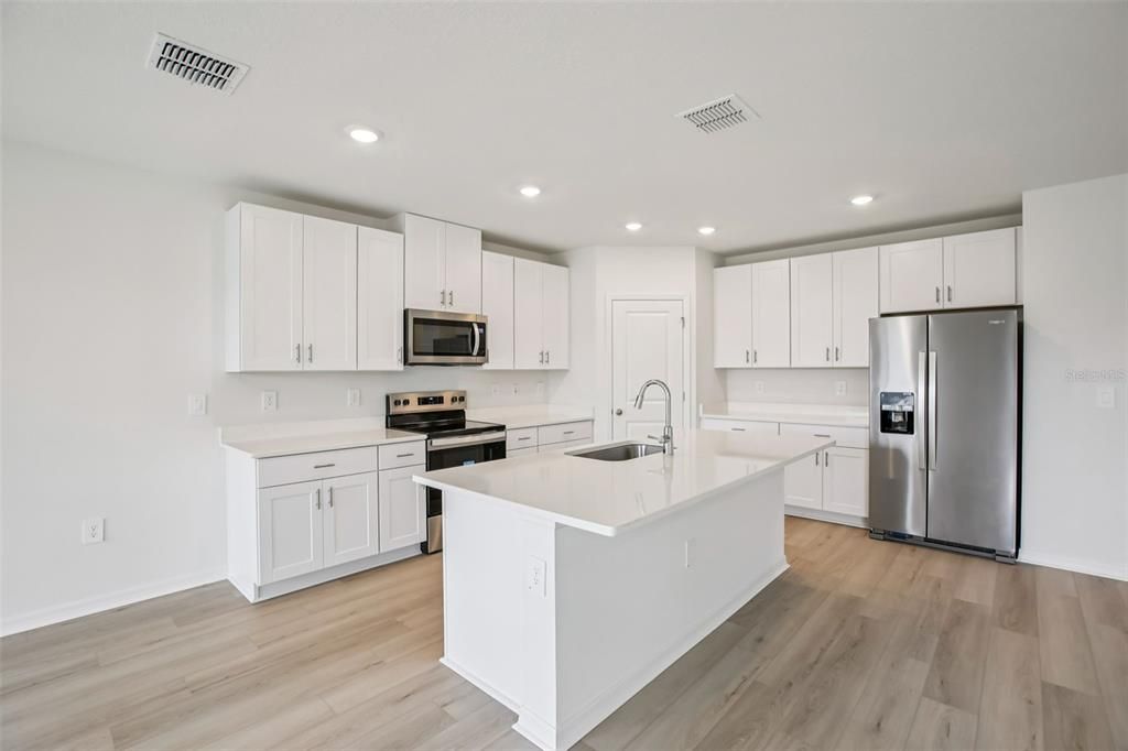 На продажу: $428,030 (4 спален, 3 ванн, 2193 Квадратных фут)