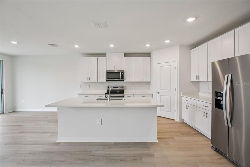 На продажу: $428,030 (4 спален, 3 ванн, 2193 Квадратных фут)