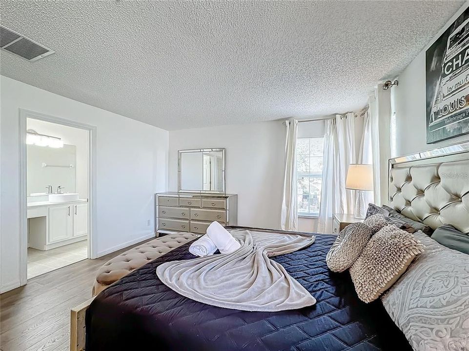 В аренду: $3,995 (5 спален, 4 ванн, 2881 Квадратных фут)