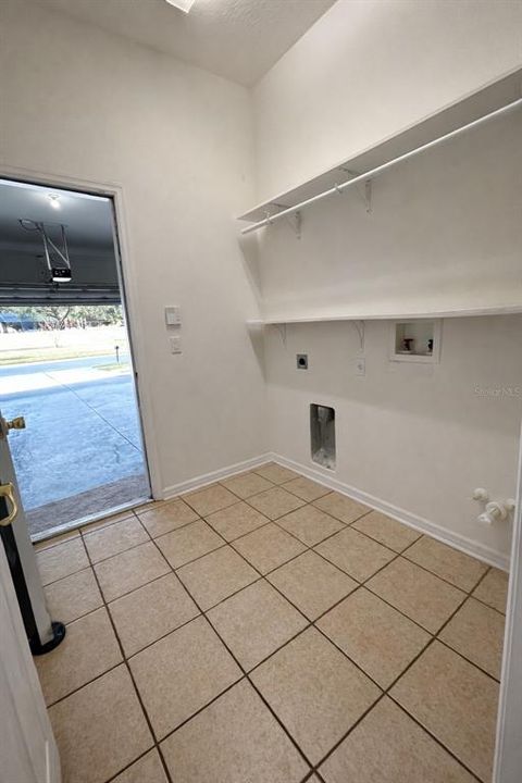 出租: $3,200 (5 贝兹, 3 浴室, 2544 平方英尺)