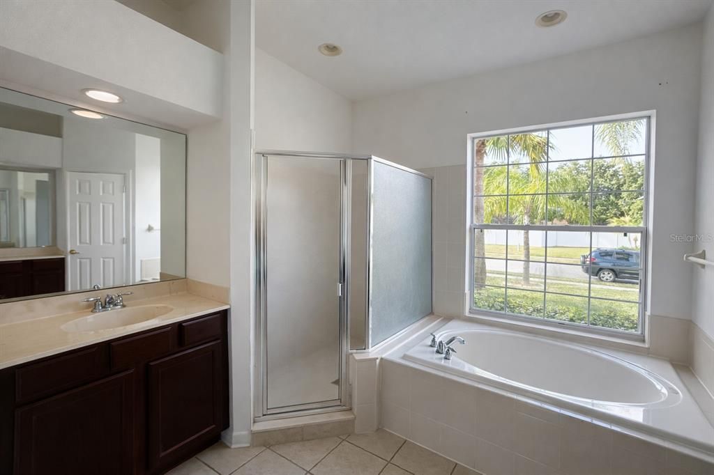 出租: $3,200 (5 贝兹, 3 浴室, 2544 平方英尺)