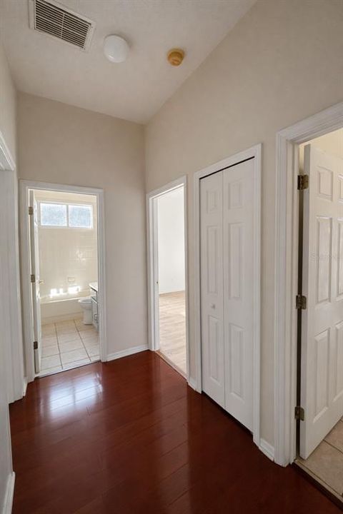 出租: $3,200 (5 贝兹, 3 浴室, 2544 平方英尺)