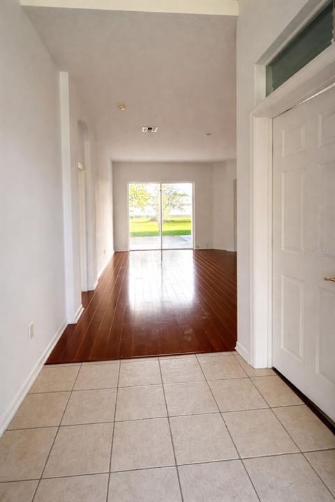 出租: $3,200 (5 贝兹, 3 浴室, 2544 平方英尺)