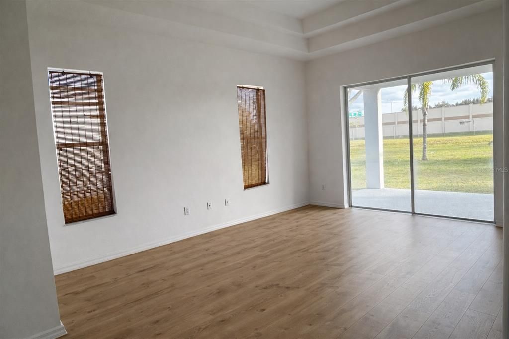 出租: $3,200 (5 贝兹, 3 浴室, 2544 平方英尺)