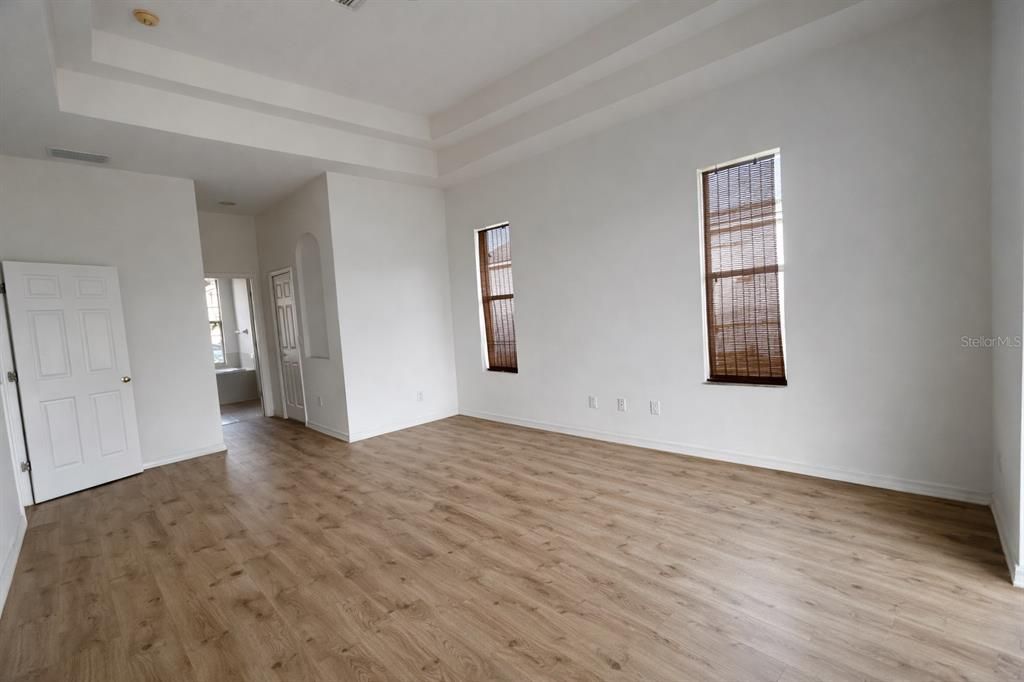 出租: $3,200 (5 贝兹, 3 浴室, 2544 平方英尺)