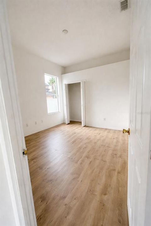 出租: $3,200 (5 贝兹, 3 浴室, 2544 平方英尺)