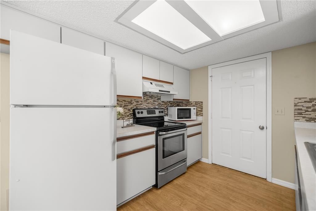 待售: $179,900 (2 贝兹, 2 浴室, 1008 平方英尺)