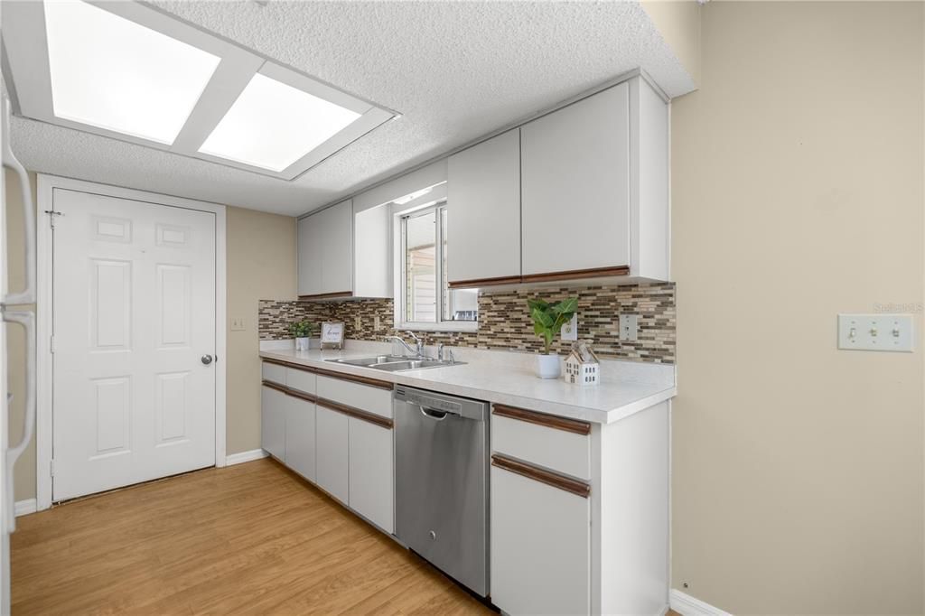 待售: $179,900 (2 贝兹, 2 浴室, 1008 平方英尺)