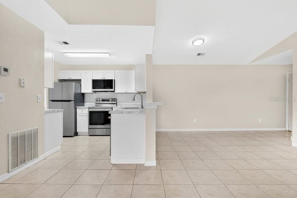 For Rent: $1,900 (3 beds, 2 baths, 1193 Square Feet)