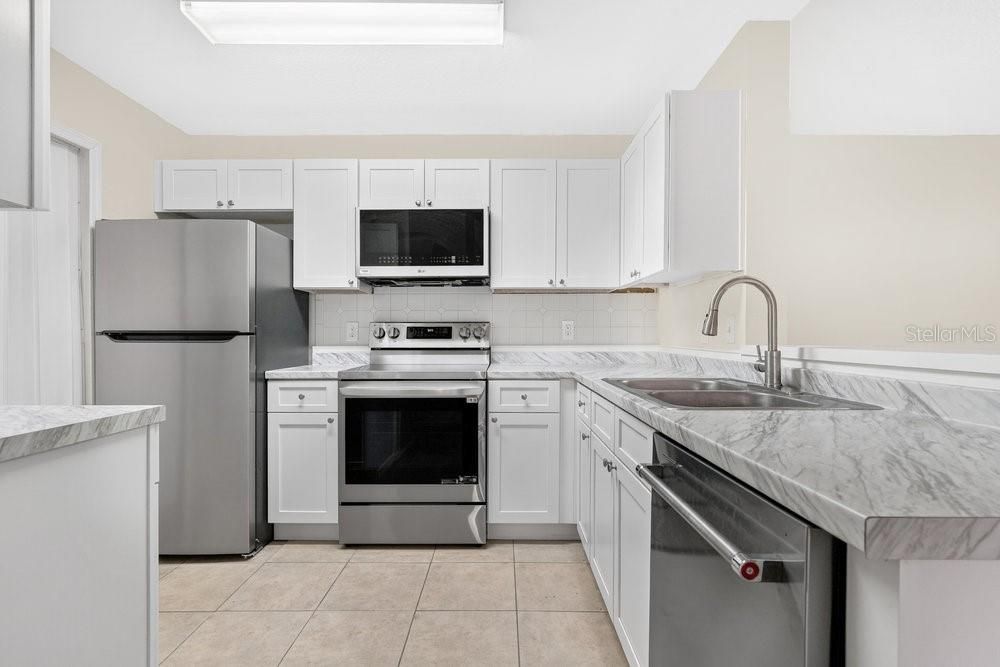 For Rent: $1,900 (3 beds, 2 baths, 1193 Square Feet)