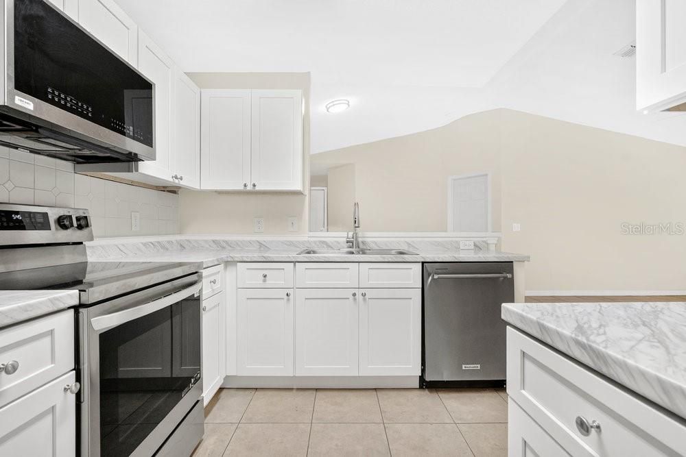 For Rent: $1,900 (3 beds, 2 baths, 1193 Square Feet)