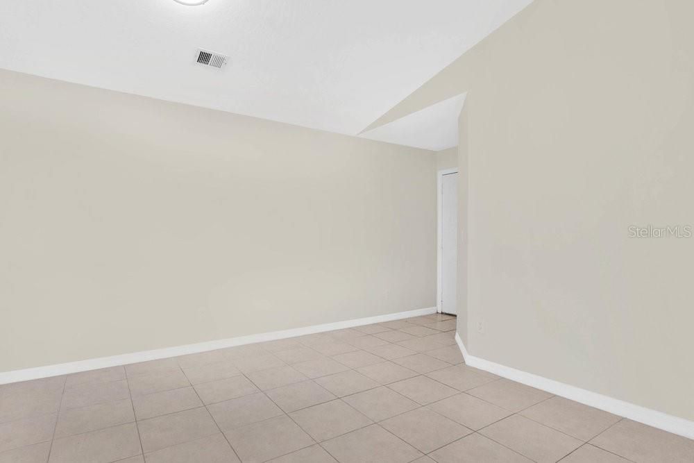 For Rent: $1,900 (3 beds, 2 baths, 1193 Square Feet)