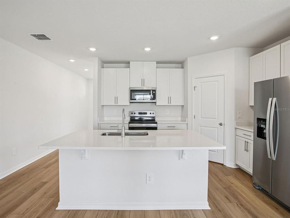 На продажу: $370,100 (4 спален, 2 ванн, 2503 Квадратных фут)