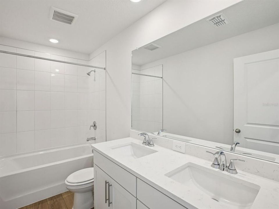 На продажу: $370,100 (4 спален, 2 ванн, 2503 Квадратных фут)