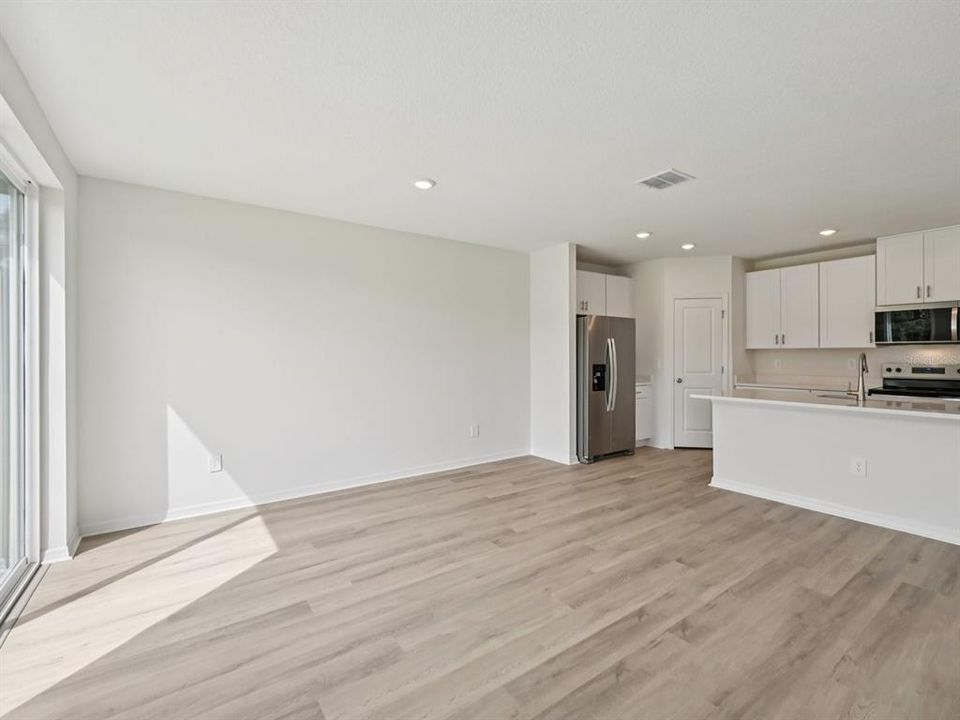 En Venta: $349,000 (4 camas, 2 baños, 1840 Pies cuadrados)