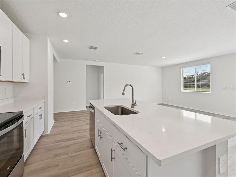 En Venta: $349,000 (4 camas, 2 baños, 1840 Pies cuadrados)