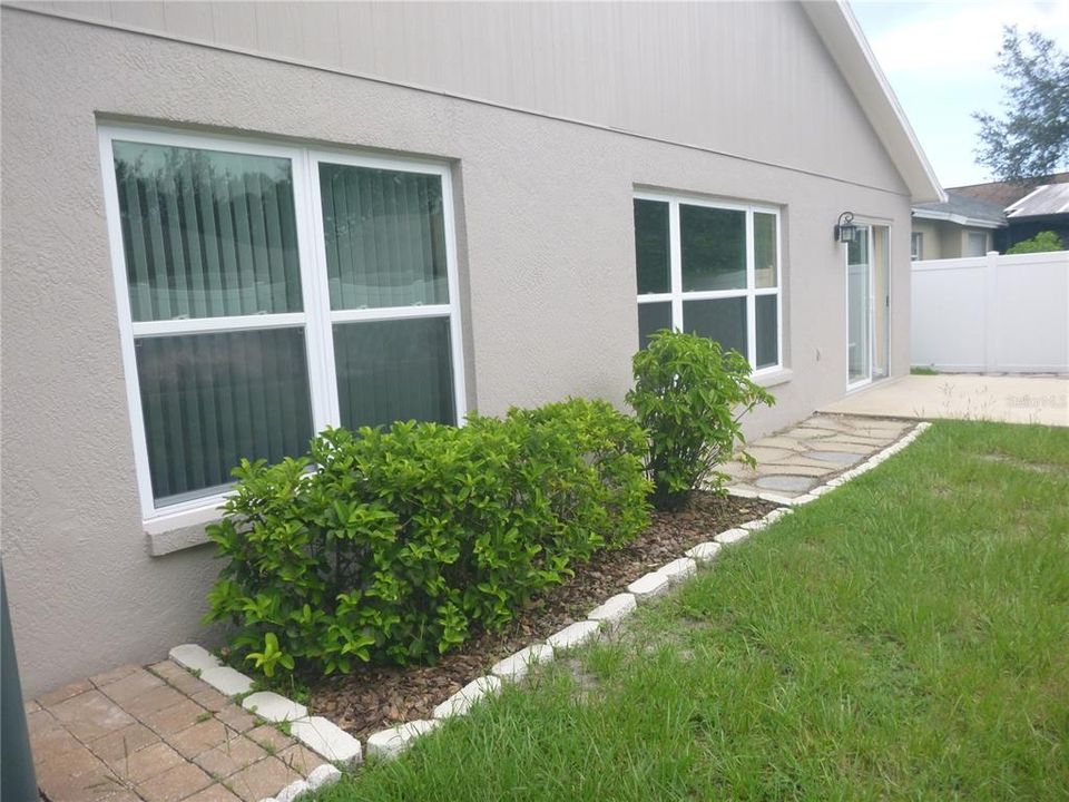 For Rent: $2,500 (3 beds, 2 baths, 1527 Square Feet)