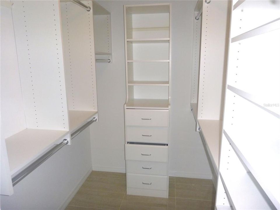 For Rent: $2,500 (3 beds, 2 baths, 1527 Square Feet)