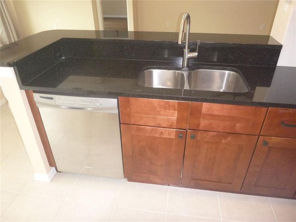 For Rent: $2,500 (3 beds, 2 baths, 1527 Square Feet)