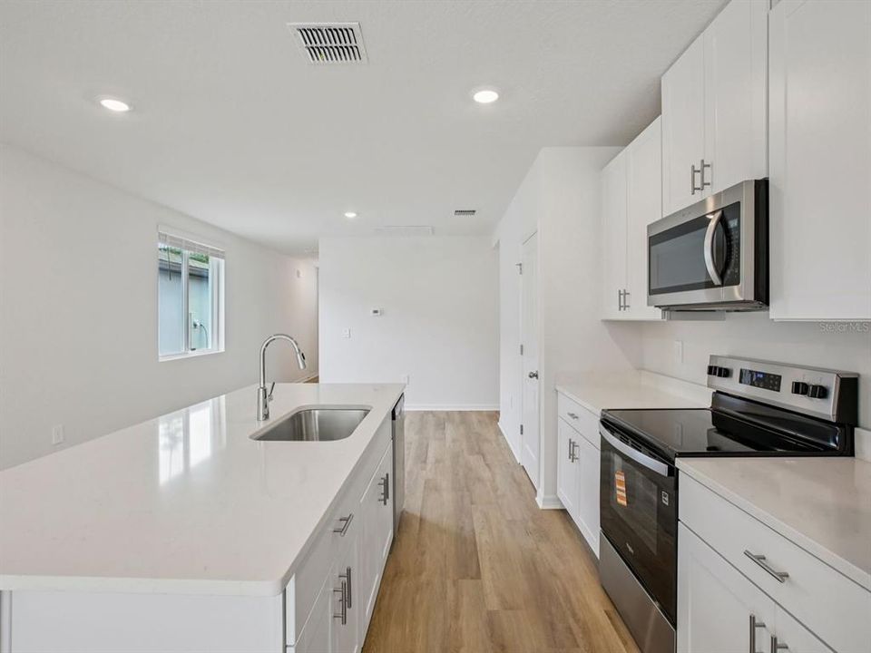 На продажу: $322,490 (3 спален, 2 ванн, 1483 Квадратных фут)